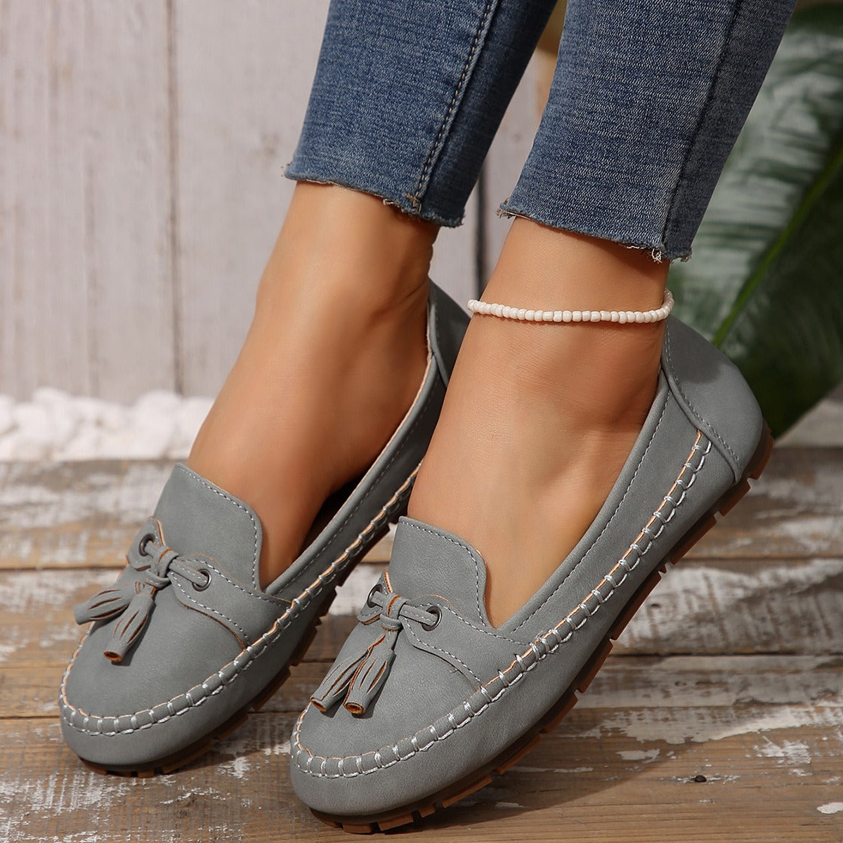 Women's slip-resistant flat loafers with bow detail - Martina