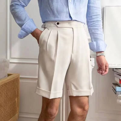 Modern, casual men's shorts in knee length