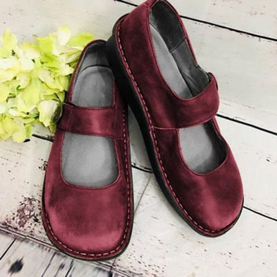 Elegant women's shoes with embellishments