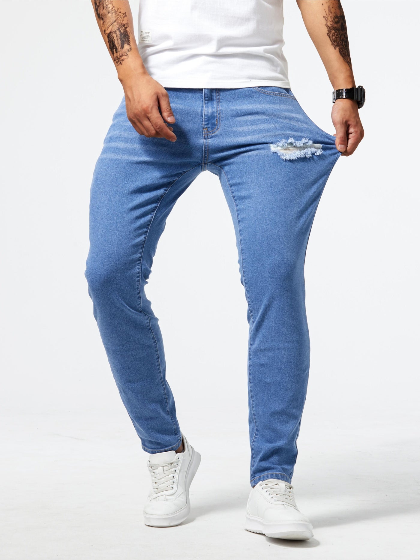 Levi - Light blue ripped jeans