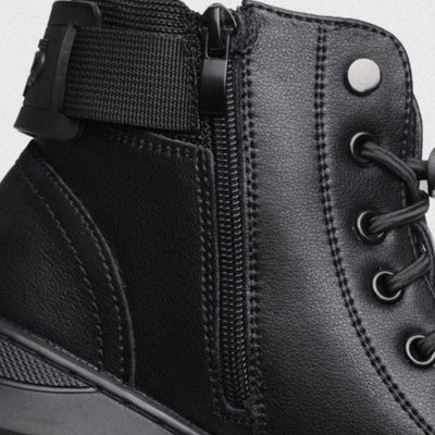 Elegant men's leather boots in black