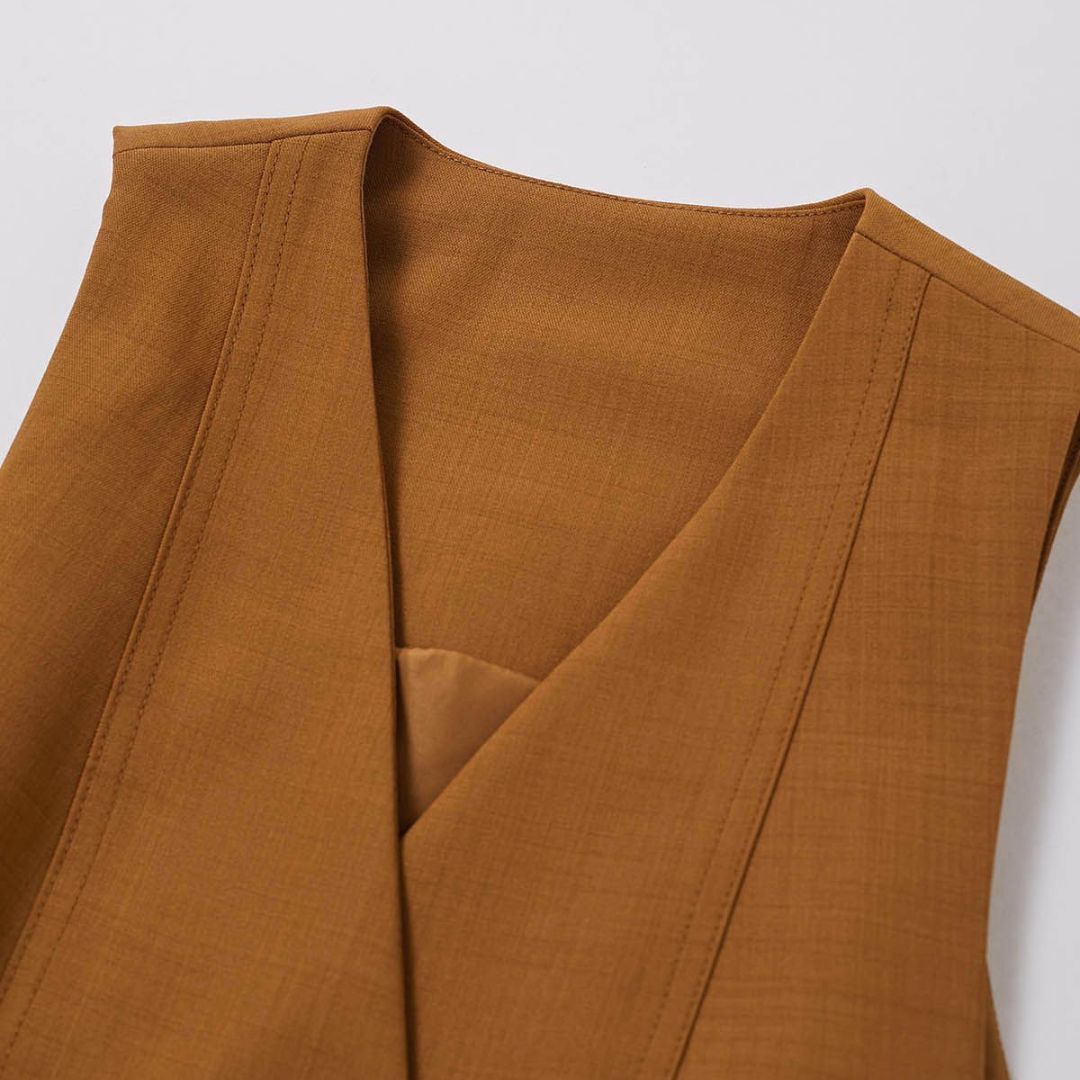 Peplum jacket with an eye-catching collar and fitted design at the waist - Gemma