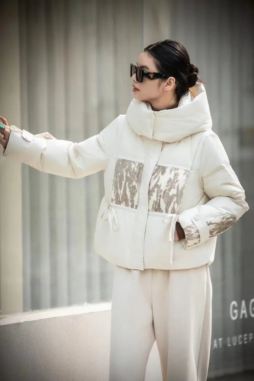 Elvy - Short down jacket with hood and soft seams