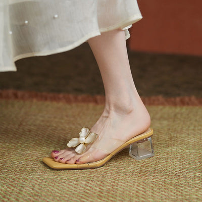 Women's sandals with elegant golden pearl style flower - Liora
