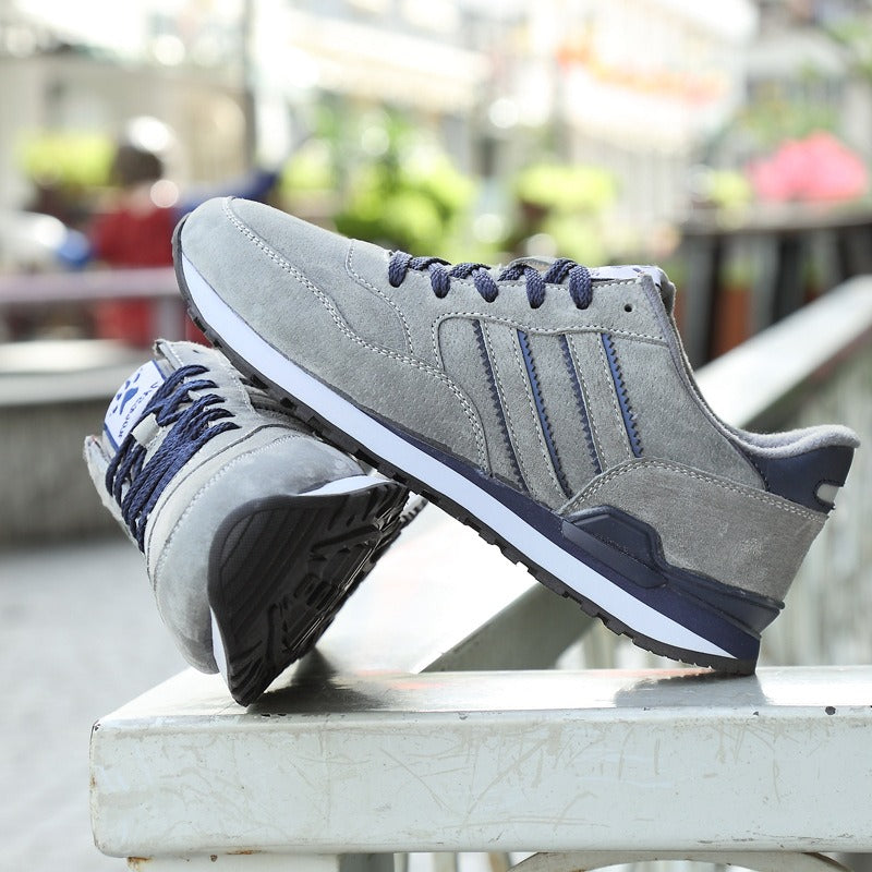 Breathable men's sports shoes with laces - Axel