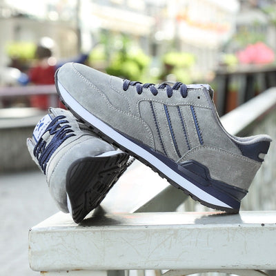 Breathable men's sports shoes with laces - Axel