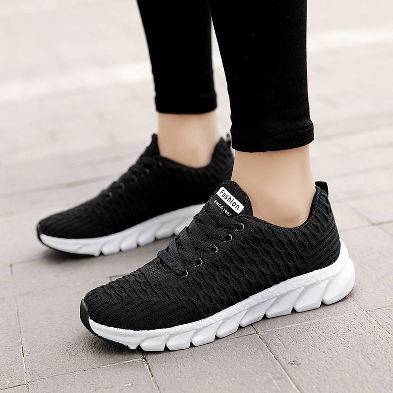 Comfortable women's trainers with memory foam
