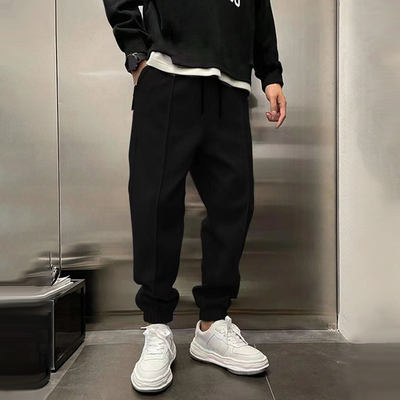 Men's sports trousers with elasticated waistband