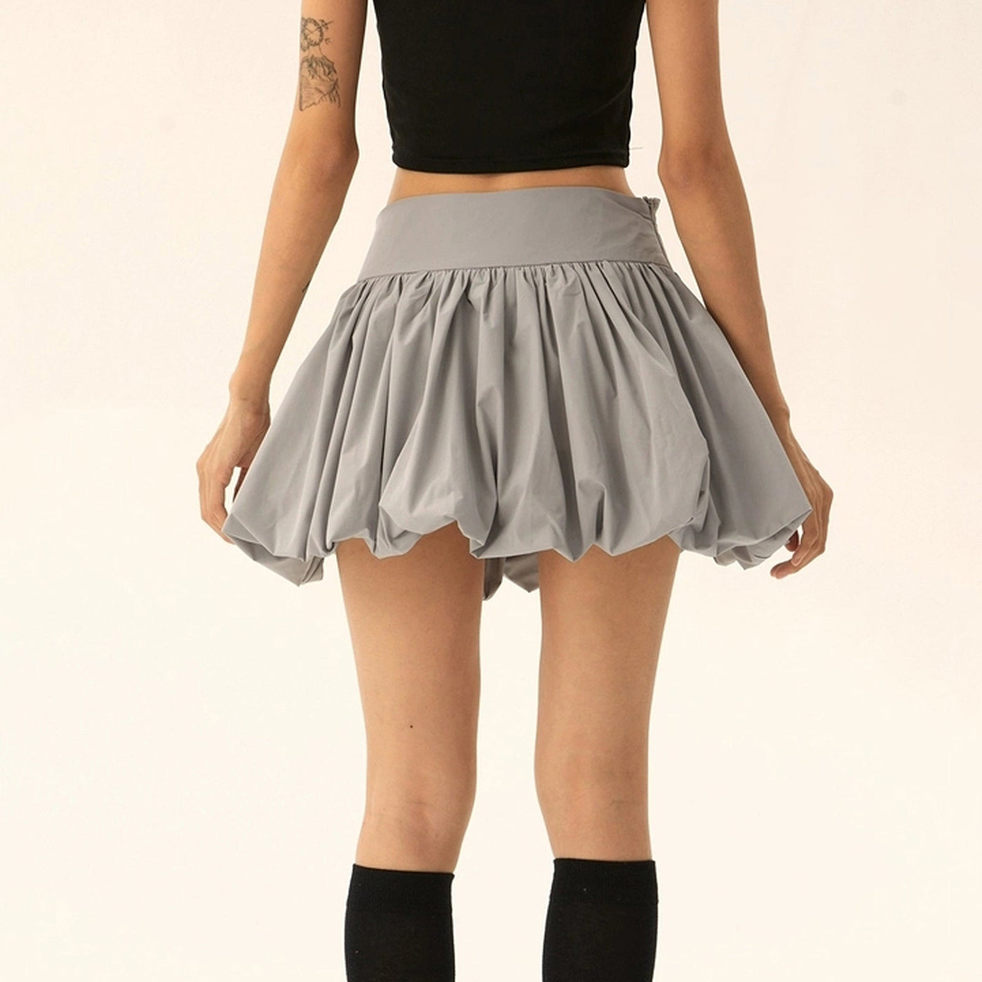 Women's balloon skirt with a voluminous and feminine cut, ideal for a trendy and original look