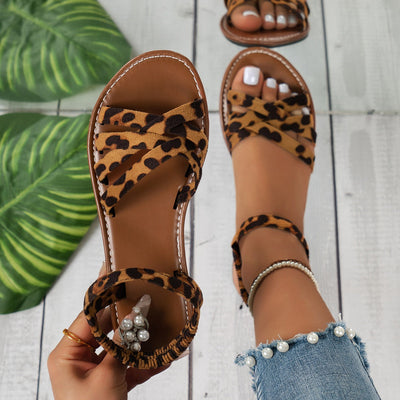 Women's flat sandals with leopard print cross straps - Leira