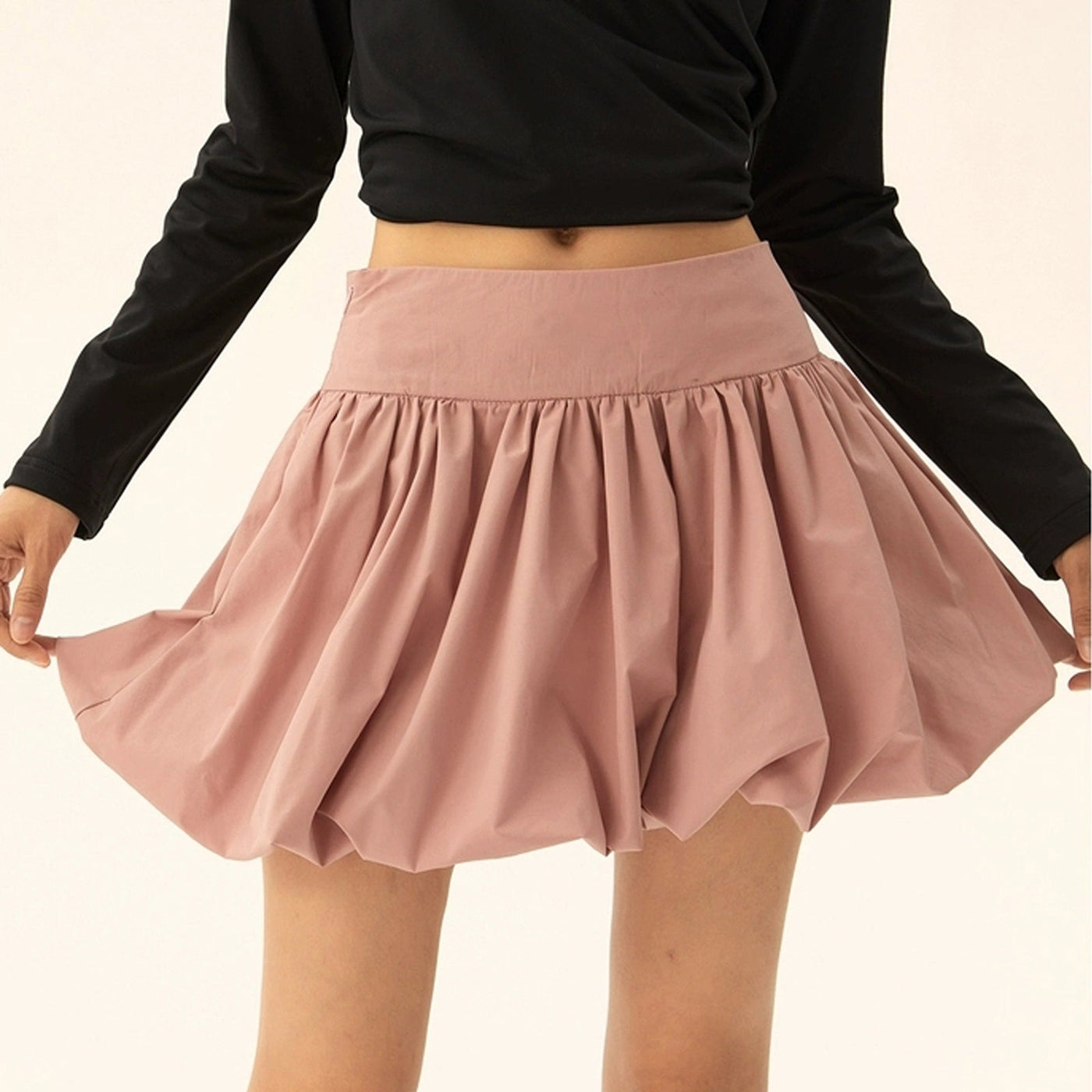 Women's balloon skirt with a voluminous and feminine cut, ideal for a trendy and original look