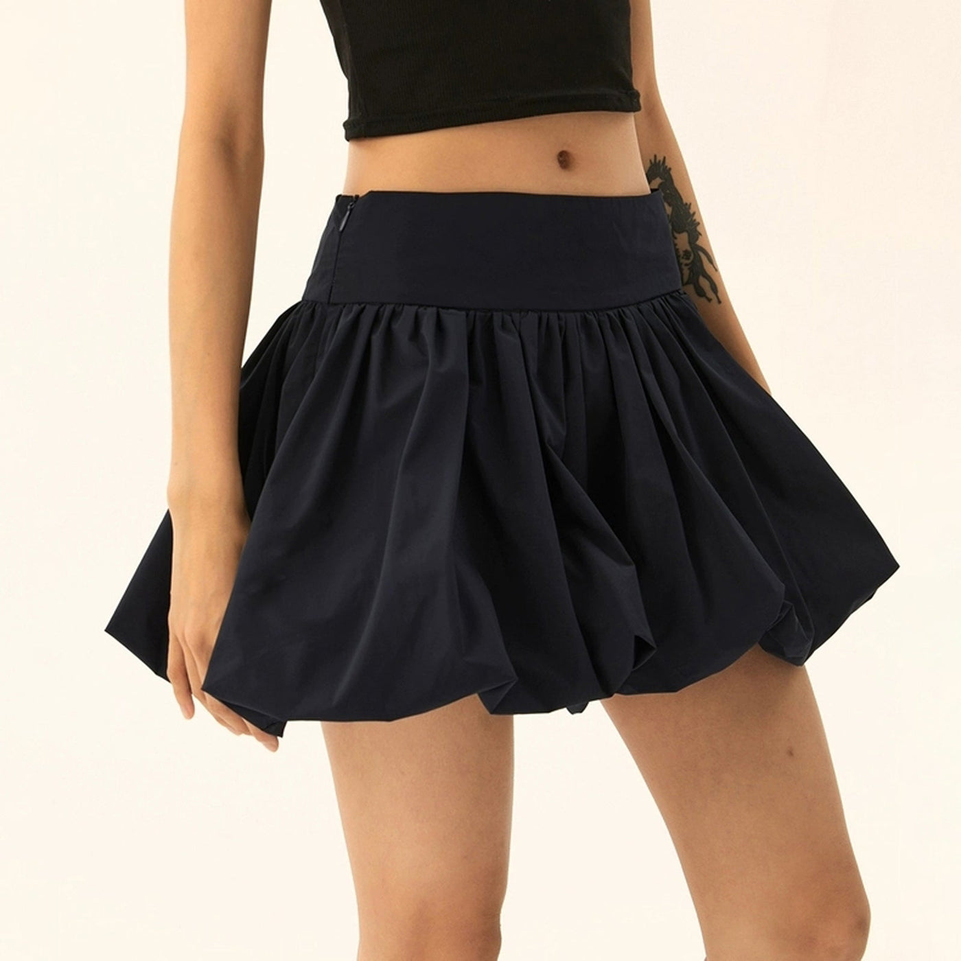 Women's balloon skirt with a voluminous and feminine cut, ideal for a trendy and original look