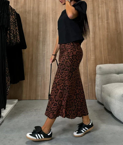 High-waisted slimming skirt with a bold and chic animal print perfect for a bold and fashionable look
