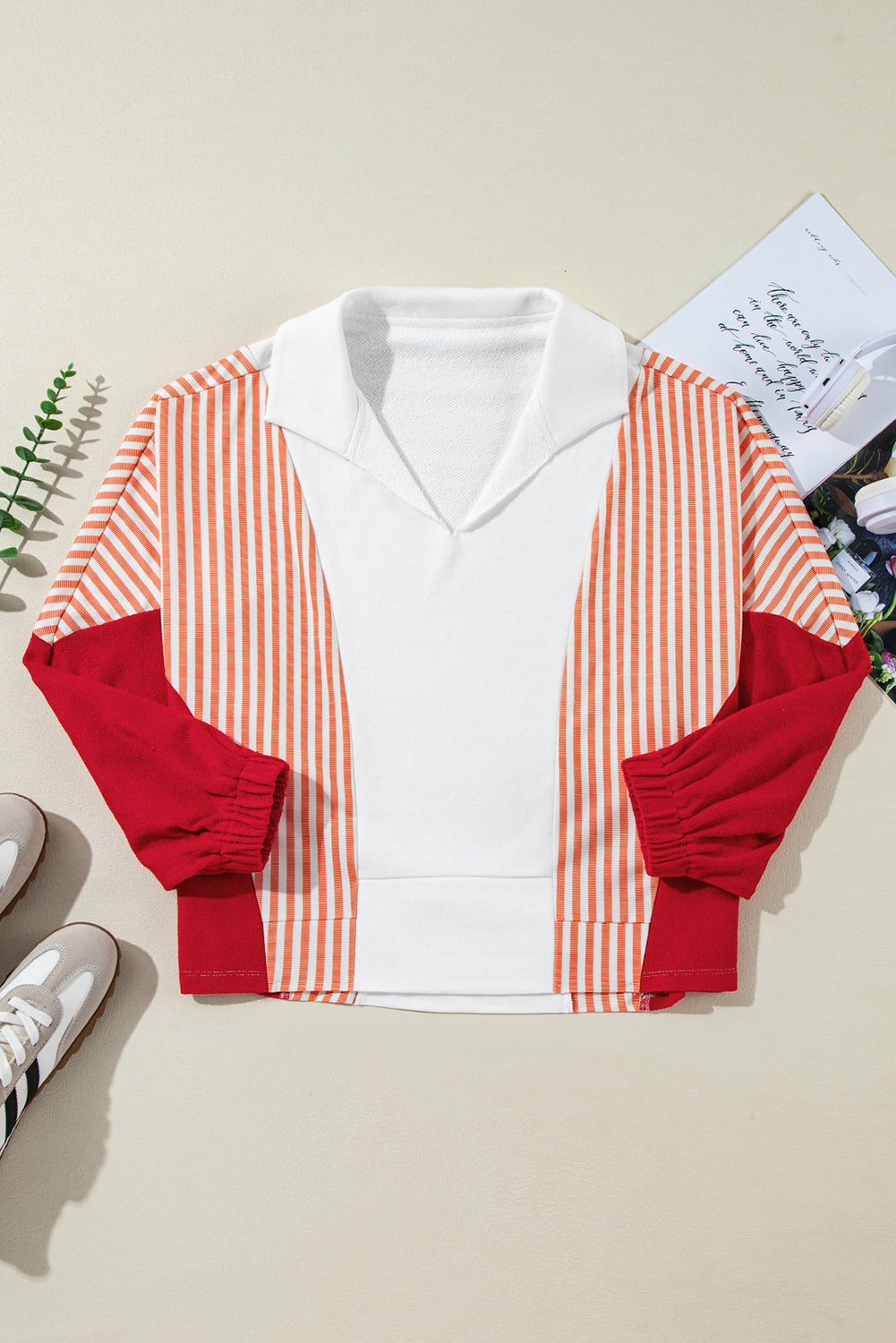 Vale - Oversized sweatshirt with stripes and contrasting V-neckline