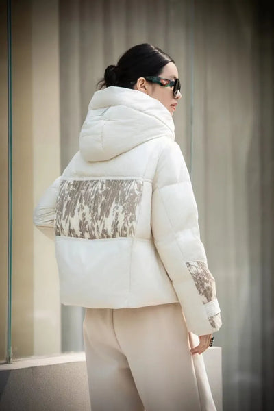 Elvy - Short down jacket with hood and soft seams