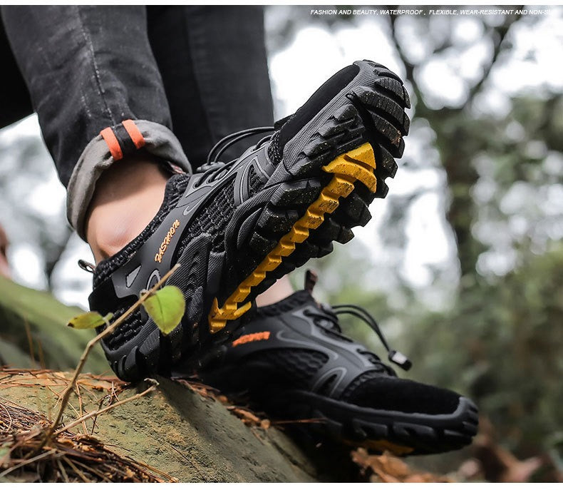Men's trekking shoes with non-slip soles - Altus