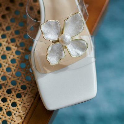 Women's sandals with elegant golden pearl style flower - Liora