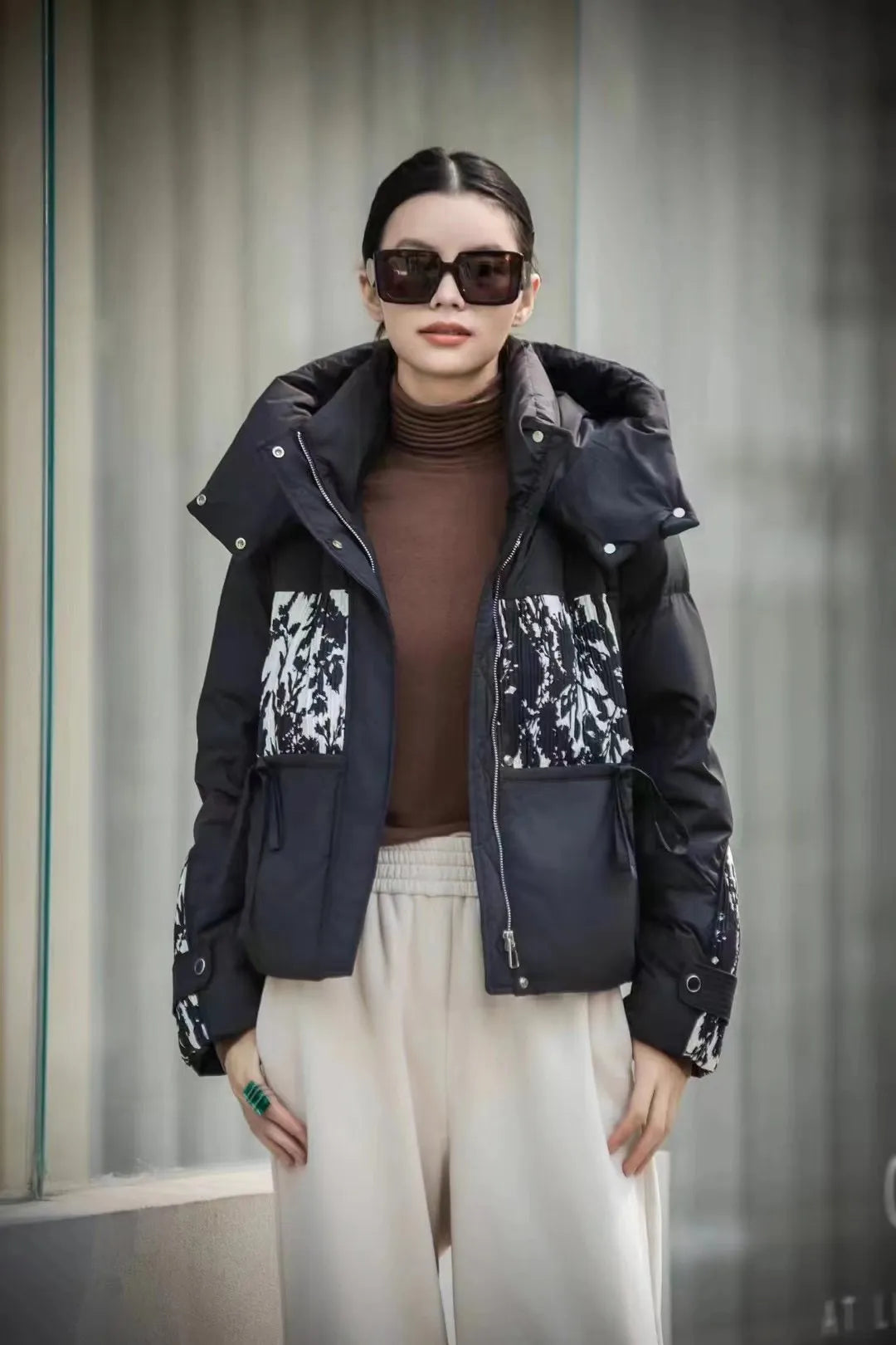 Elvy - Short down jacket with hood and soft seams