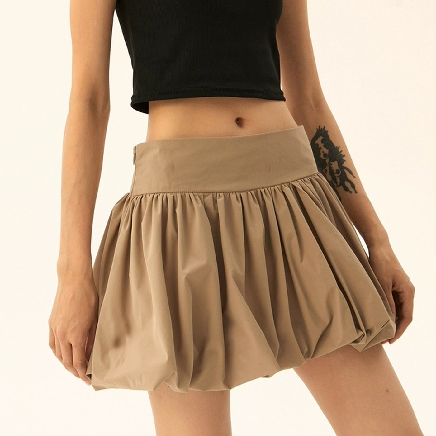 Women's balloon skirt with a voluminous and feminine cut, ideal for a trendy and original look
