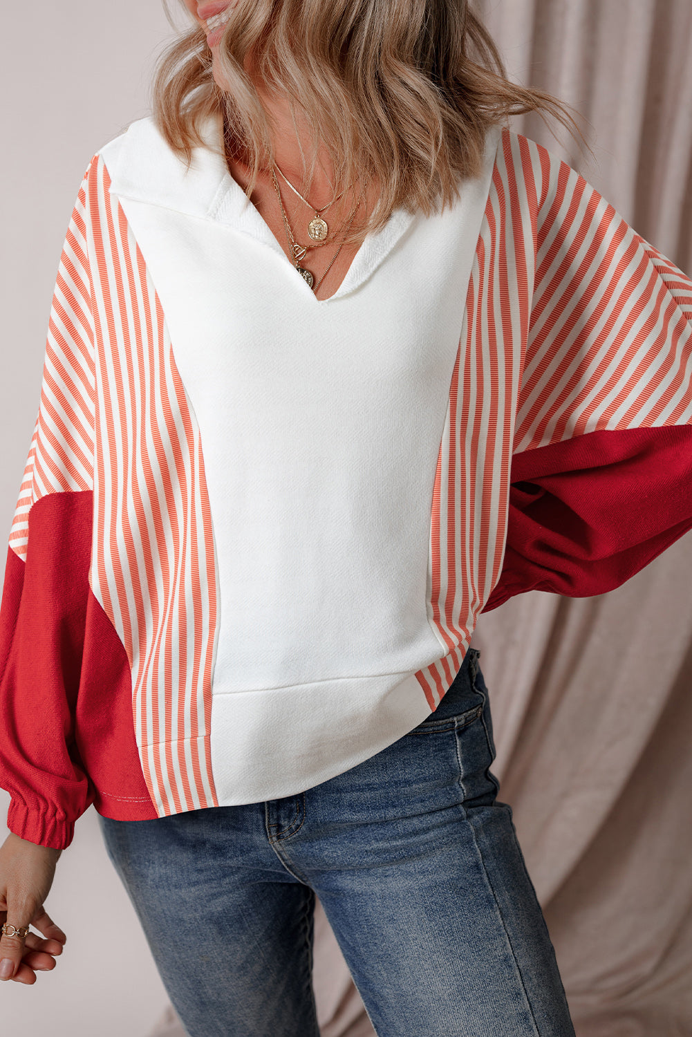 Vale - Oversized sweatshirt with stripes and contrasting V-neckline