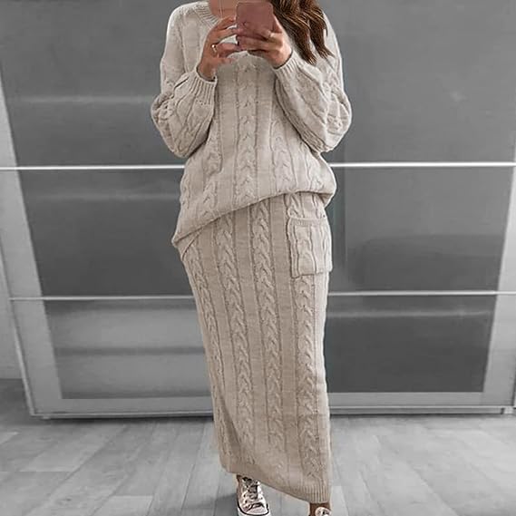 Winter set consisting of knitted jumper and skirt, warm and comfortable ideal for a cosy and fashionable look on cold days