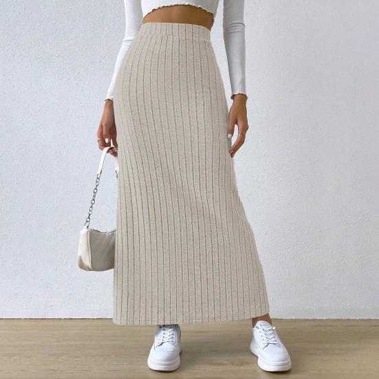 Knitted skirt with side slit comfortable and refined, ideal for a casual and modern look