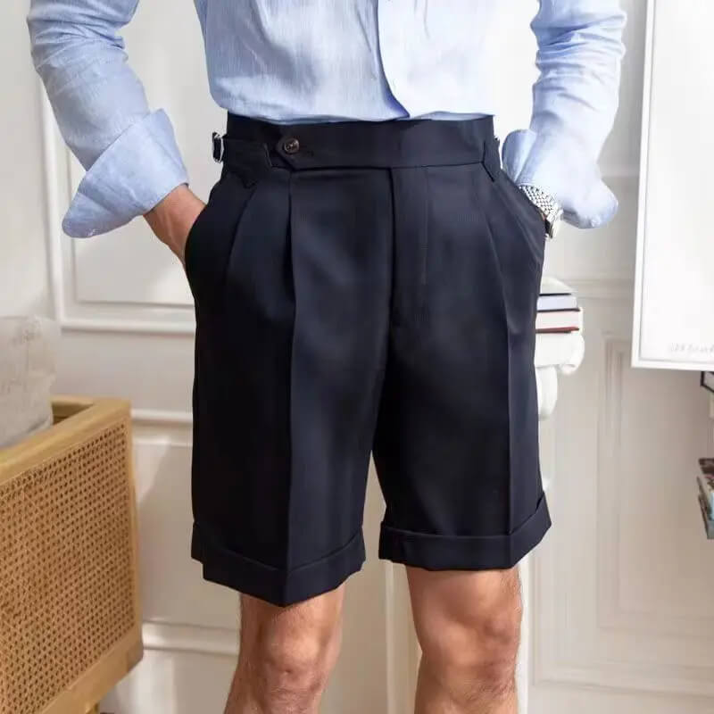 Modern, casual men's shorts in knee length