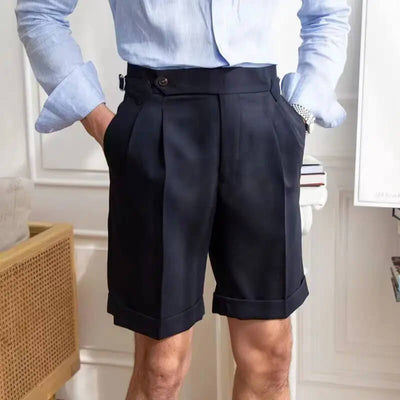 Modern, casual men's shorts in knee length