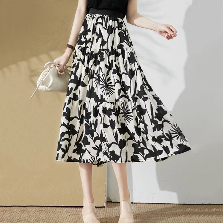 Elegantly designed printed skirt perfect for a chic and sophisticated look