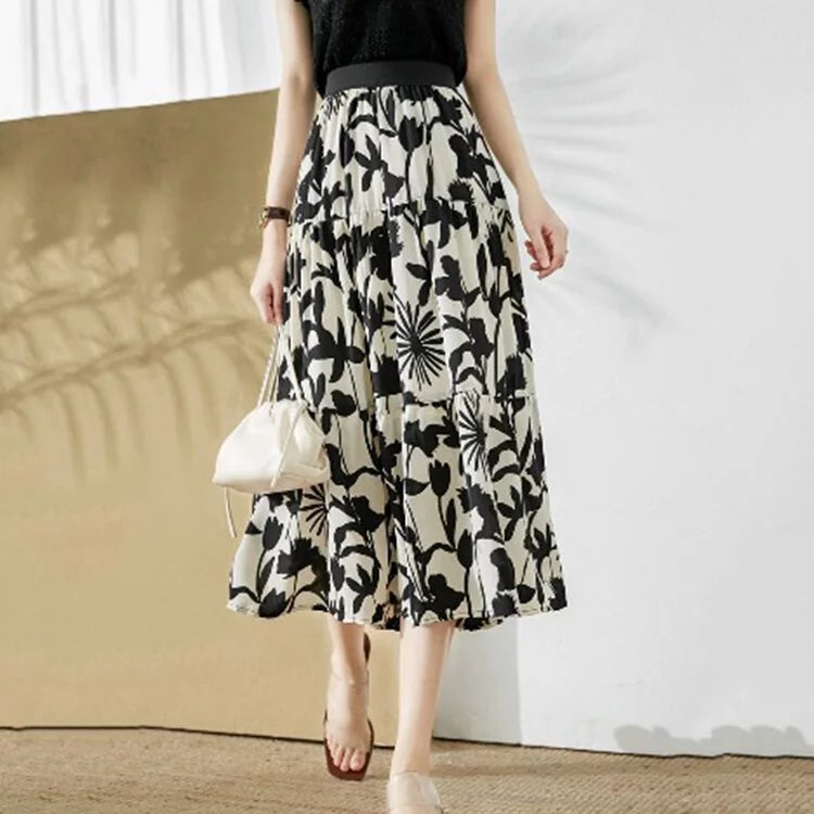 Elegantly designed printed skirt perfect for a chic and sophisticated look