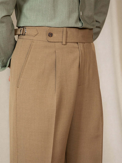 High-waisted, casual men's trousers in old money style