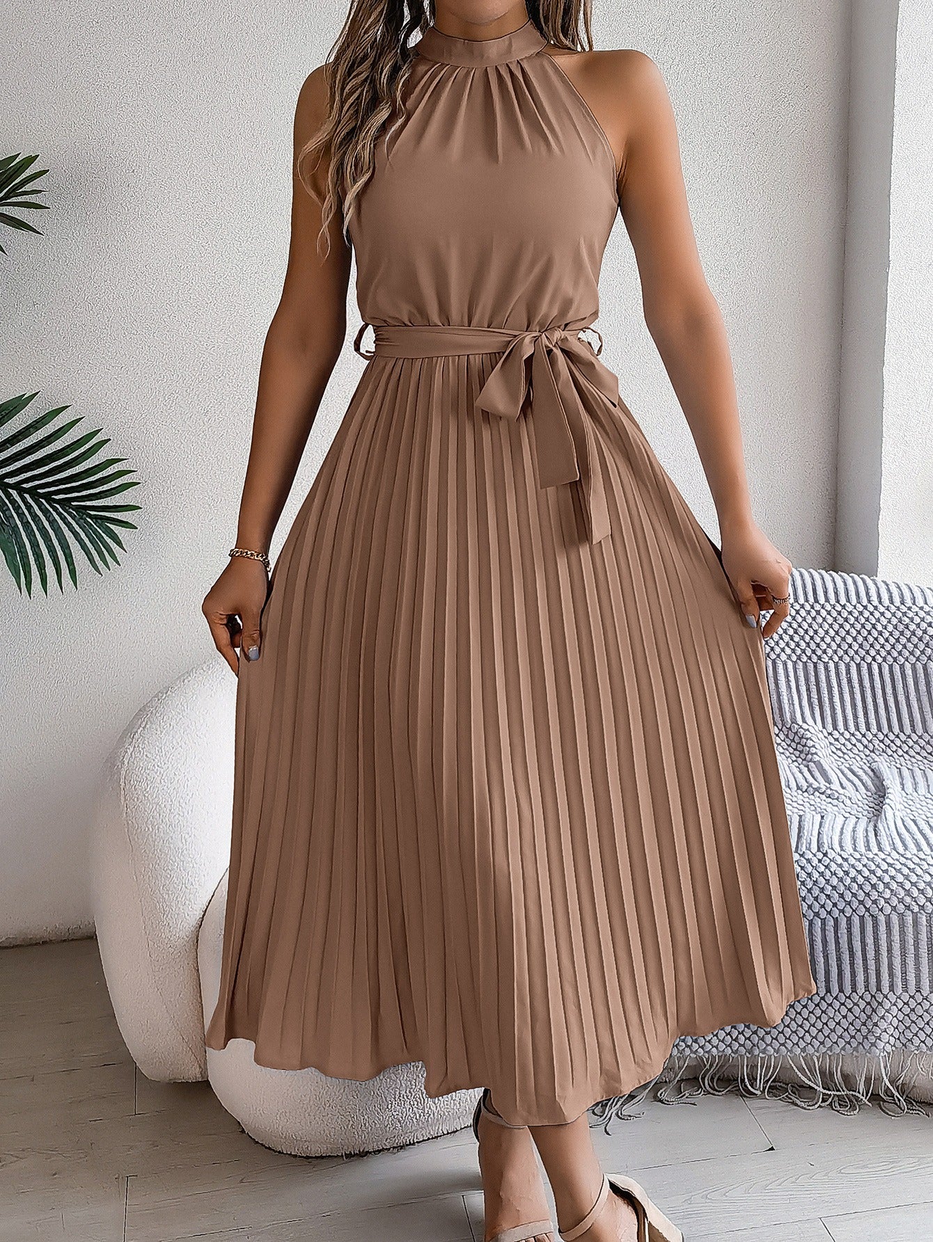 Women's sleeveless pleated midi dress with halter neckline - Camila