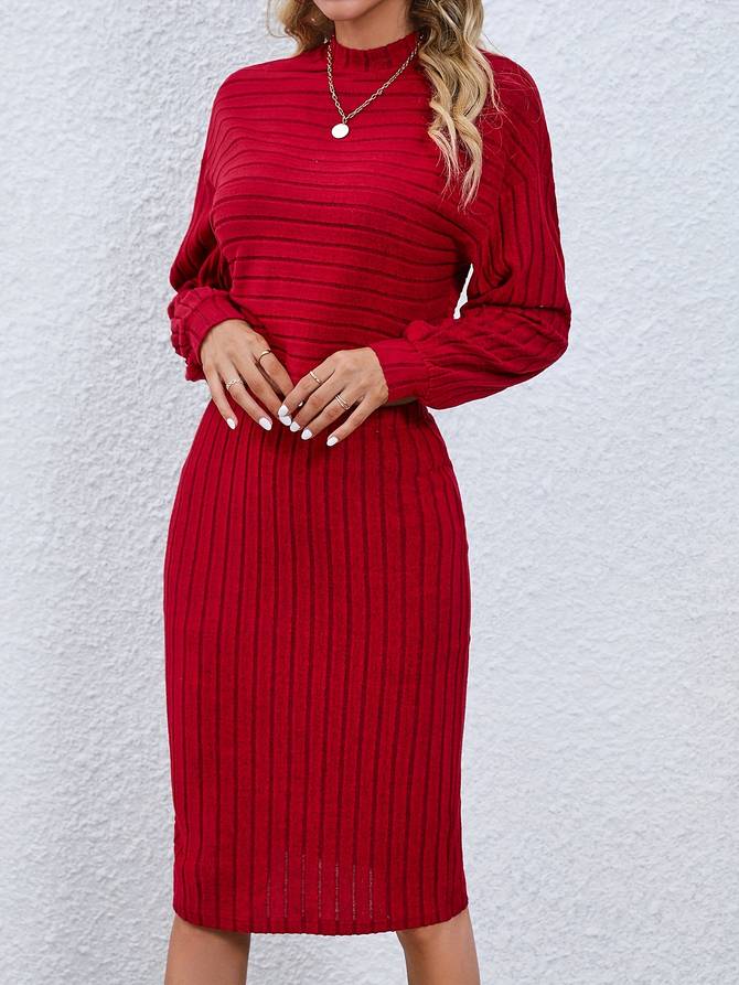 Elegant outfit with soft top and skirt with long sleeves and a round neck, perfect for a refined and comfortable look for any occasion