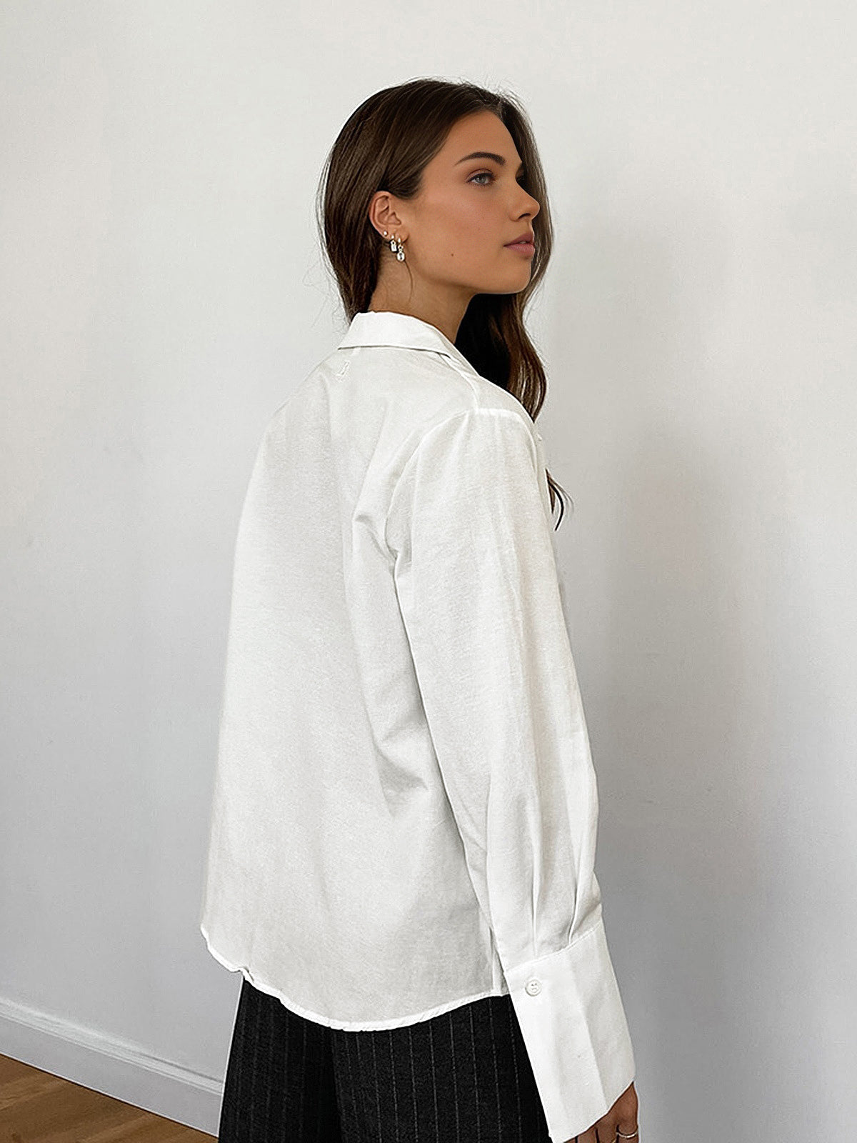 Kelly - V-neck shirt with tie on the front