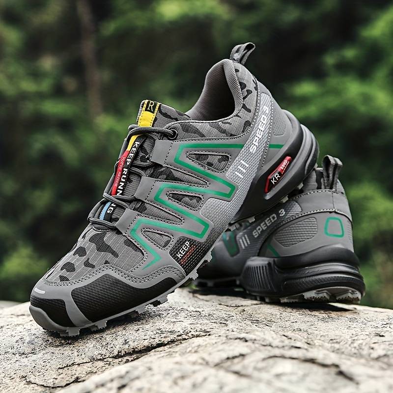 Waterproof unisex hiking boots for demanding mountain tours