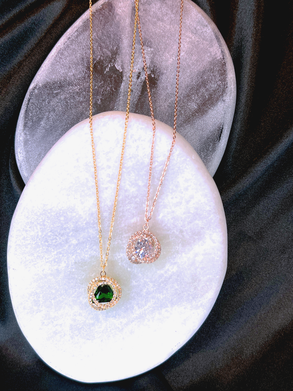 Trapped pyramid chain 14K gold-plated