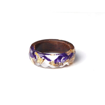 Melinda Melinar ring made of wood with flowers