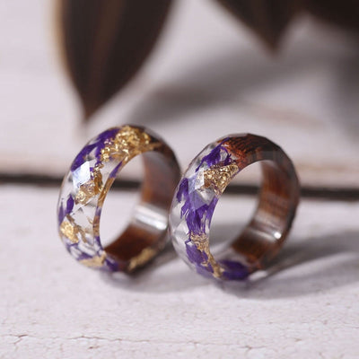 Melinda Melinar ring made of wood with flowers