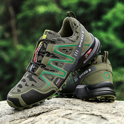 Waterproof unisex hiking boots for demanding mountain tours