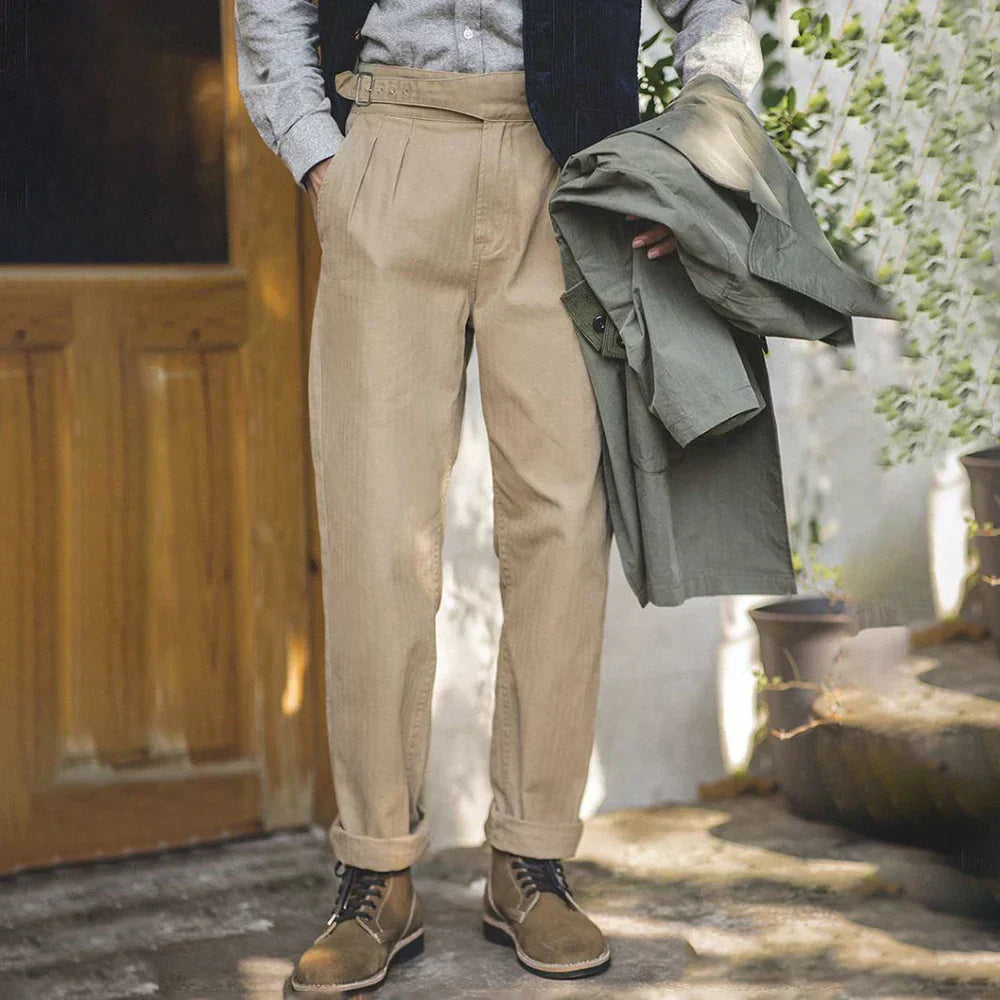 Men's trousers with pleated front