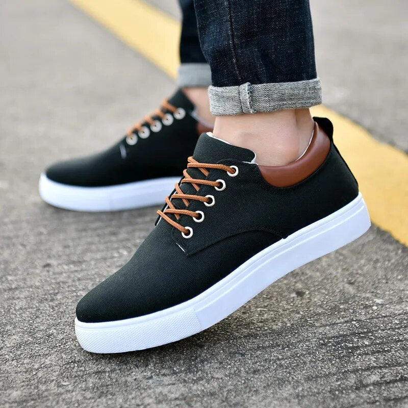 Lightweight canvas trainers for men