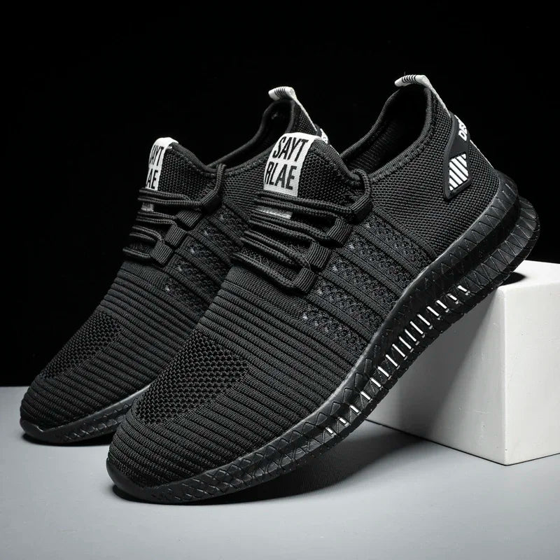 Comfortable men's trainers with air chamber sole