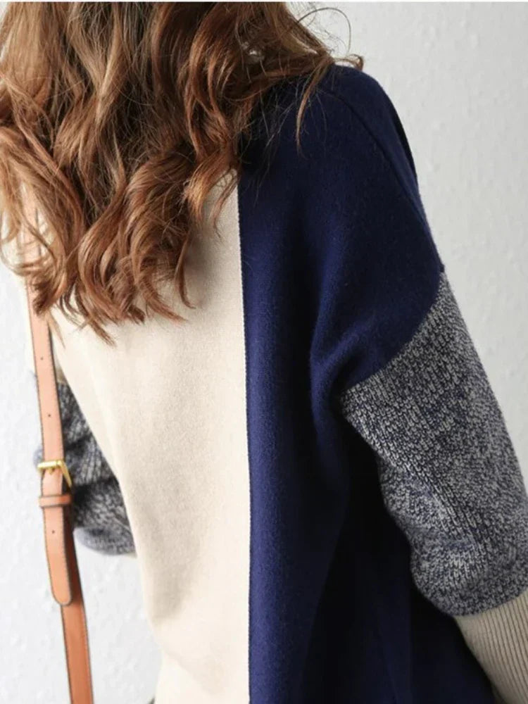 Lottie - Loose jumper with high collar in contrasting colour for women