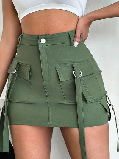 Casual cargo skirt in durable fabric ideal for a comfortable and trendy urban look