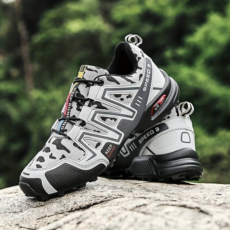 Waterproof unisex hiking boots for demanding mountain tours