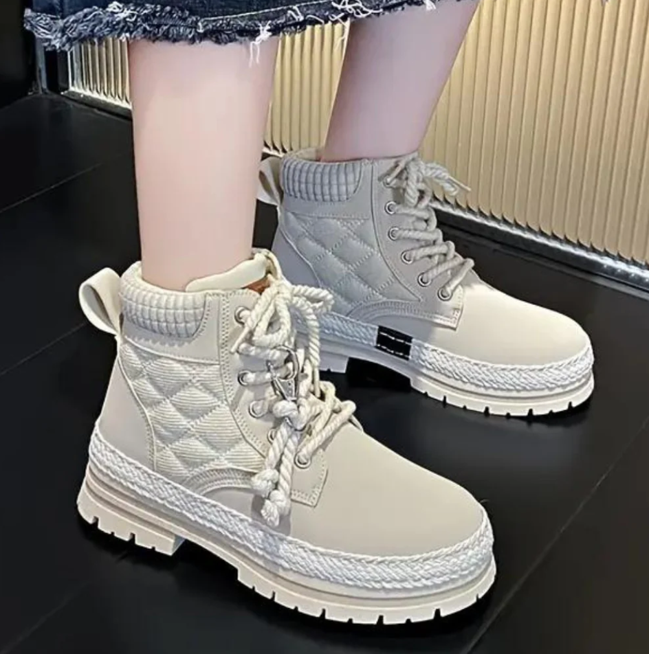 Warm and cosy women's ankle boots