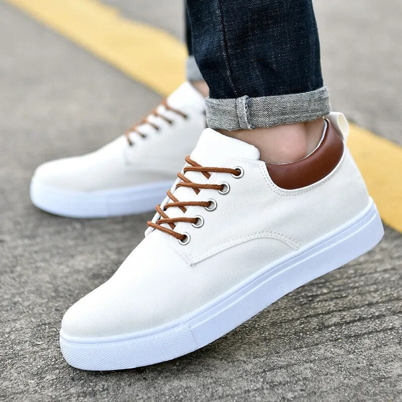 Lightweight canvas trainers for men