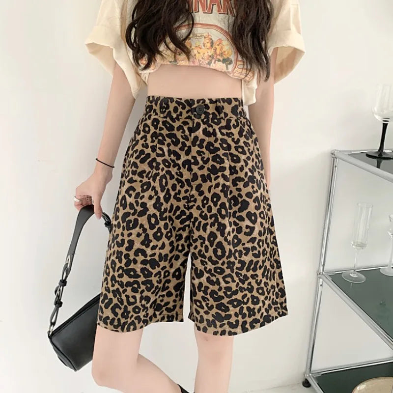 Phaidra - Women's high waist button zip pockets with geometric patterns leopard print shorts
