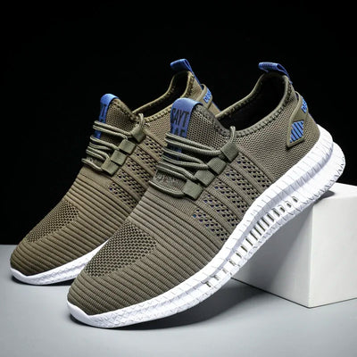 Comfortable men's trainers with air chamber sole