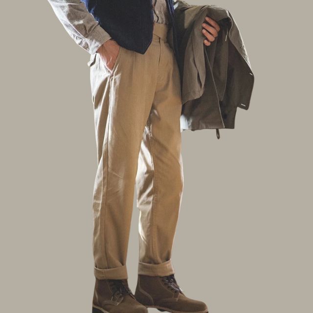 Men's trousers with pleated front